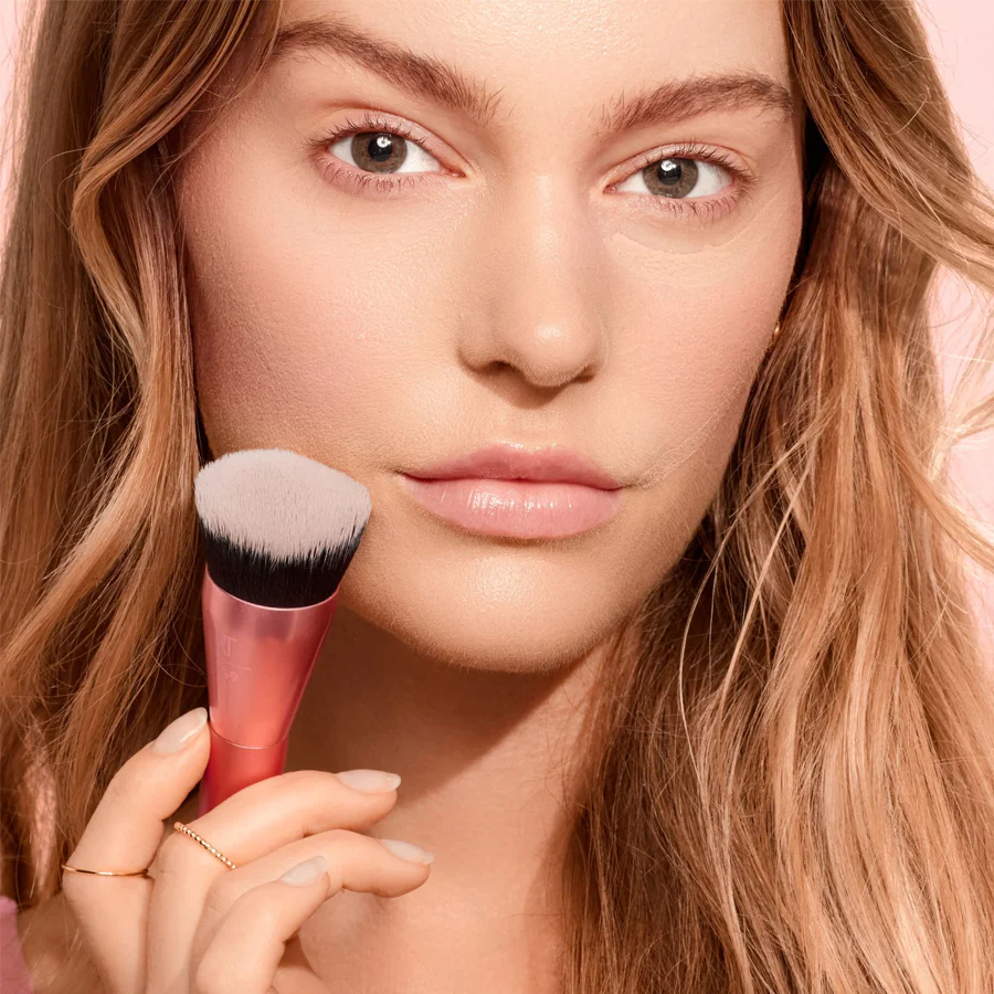 Real Techniques Glow Round Base Makeup Brush - Image 4